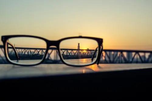 好视力眼贴分享：防蓝光眼镜真的管用吗？